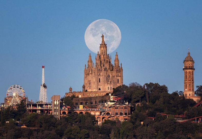 ¡Buenas noches #Barcelona!   Qué tierra tan preciosa   prayformarian…<span class=