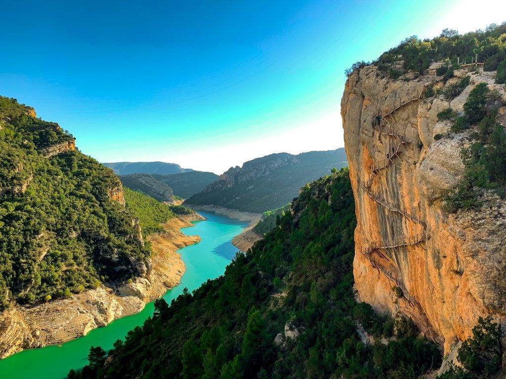💦😮 3 rutas por pasarelas de vértigo y más espectaculares en Huesca para este verano ☀️<span class=